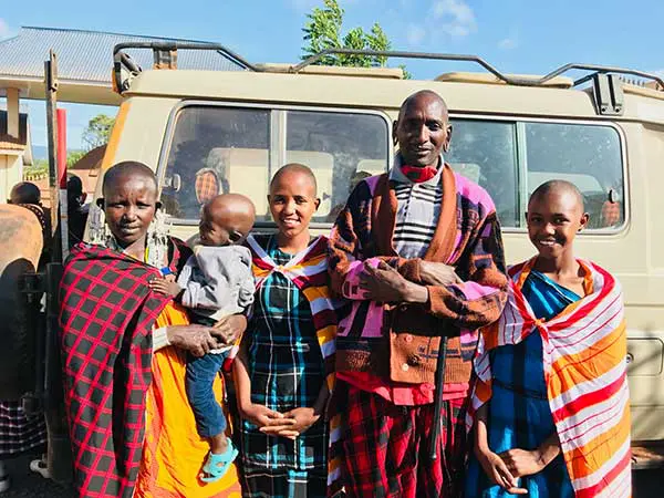 Sisters, Momoi and Mary, with their relatives.